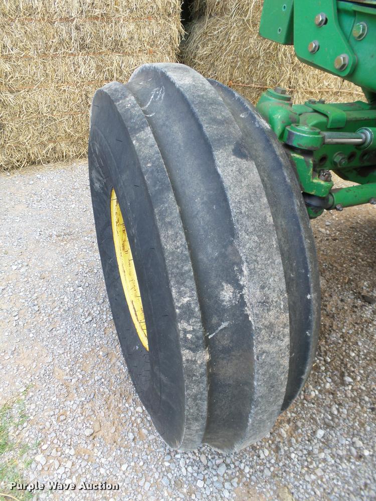 image for item DB4006 1993 John Deere 7800 tractor