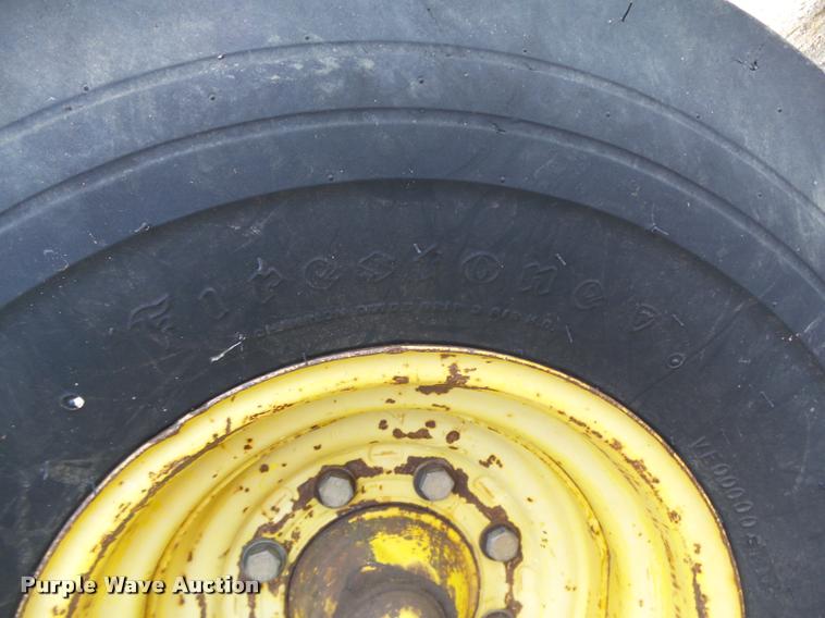 image for item DB4006 1993 John Deere 7800 tractor