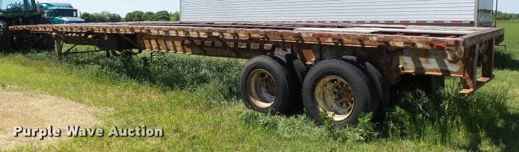 image for item DB4007 1986 Dorsey flatbed trailer