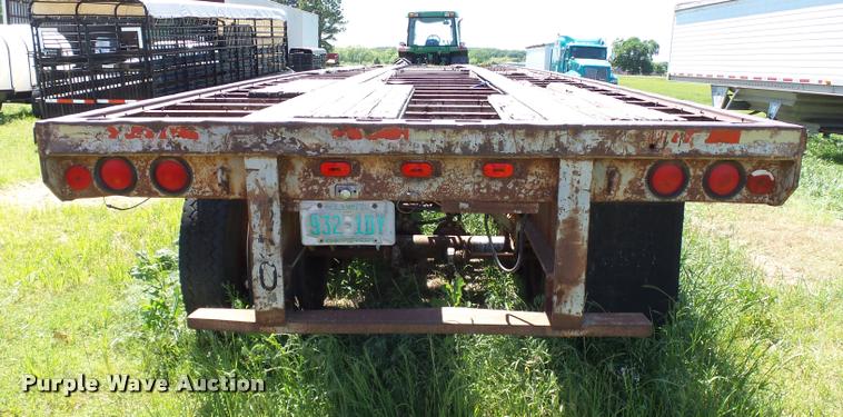image for item DB4007 1986 Dorsey flatbed trailer