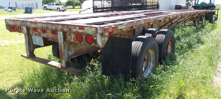image for item DB4007 1986 Dorsey flatbed trailer
