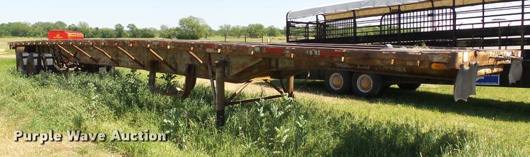 image for item DB4007 1986 Dorsey flatbed trailer
