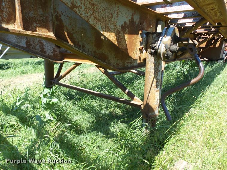 image for item DB4007 1986 Dorsey flatbed trailer