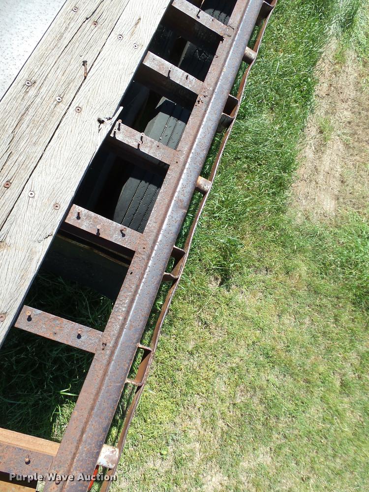 image for item DB4007 1986 Dorsey flatbed trailer