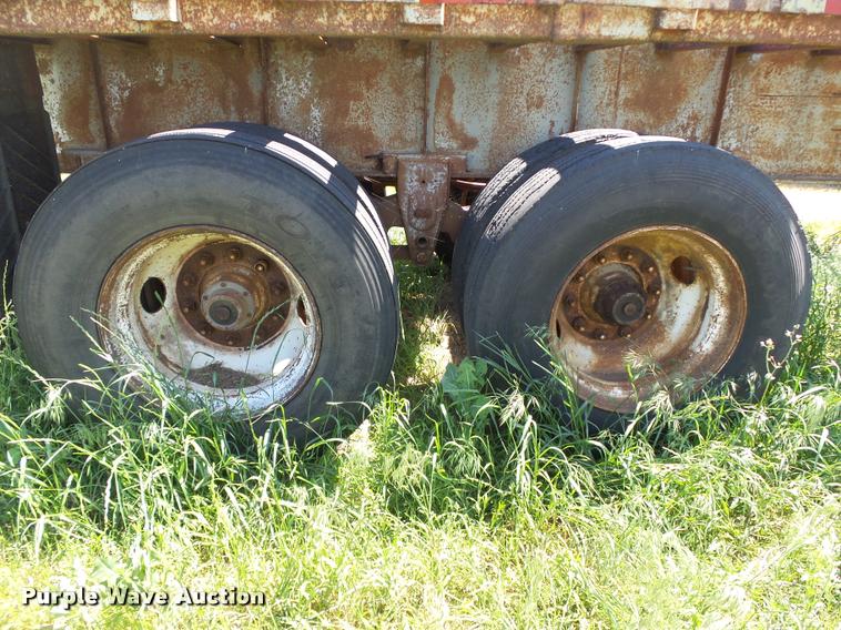 image for item DB4007 1986 Dorsey flatbed trailer