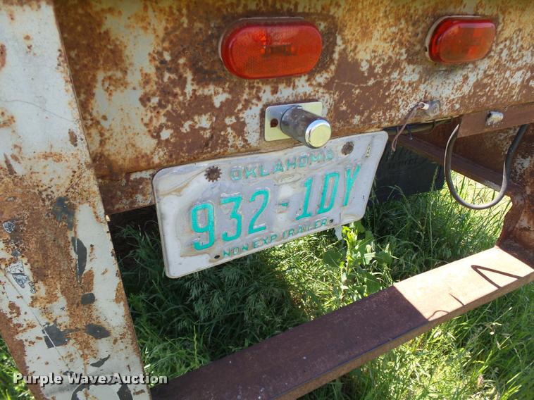 image for item DB4007 1986 Dorsey flatbed trailer