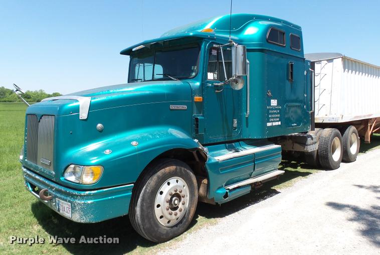 image for item DB4008 1997 International 9400 semi truck