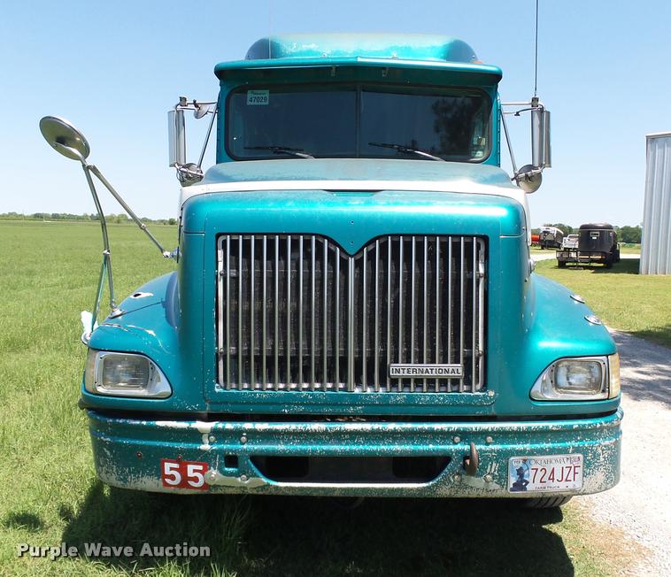 image for item DB4008 1997 International 9400 semi truck