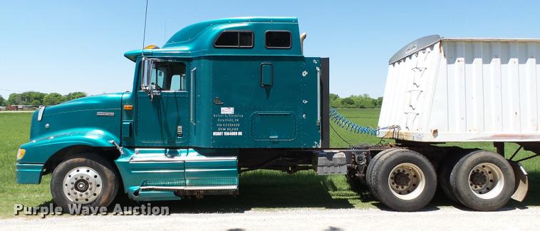 image for item DB4008 1997 International 9400 semi truck