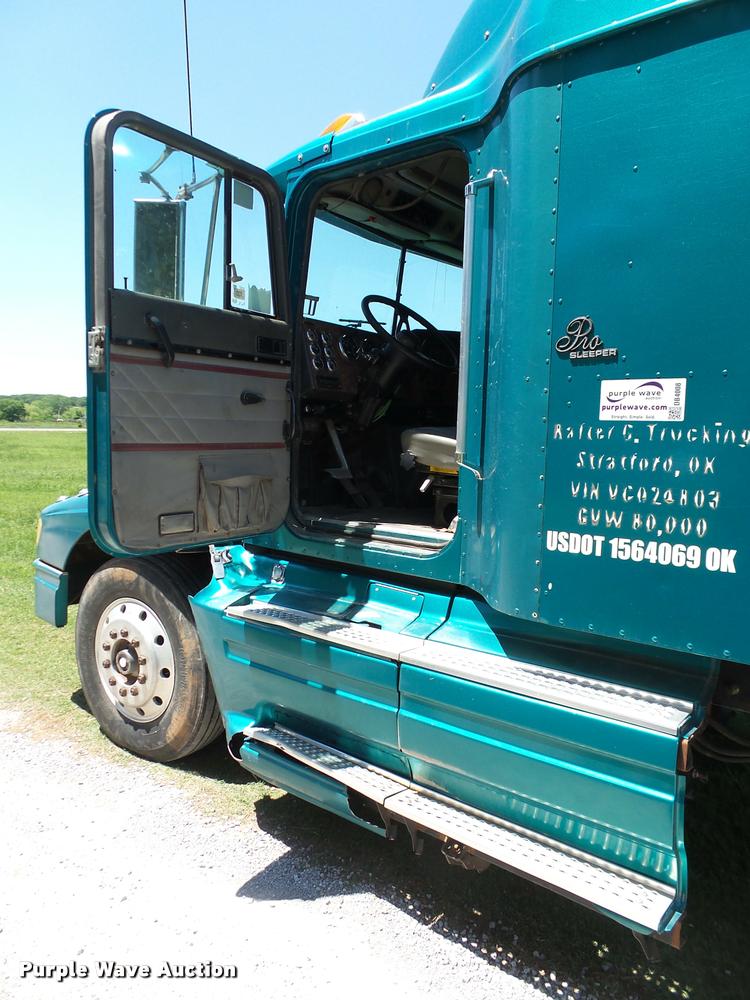 image for item DB4008 1997 International 9400 semi truck