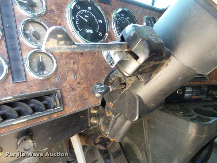 image for item DB4008 1997 International 9400 semi truck