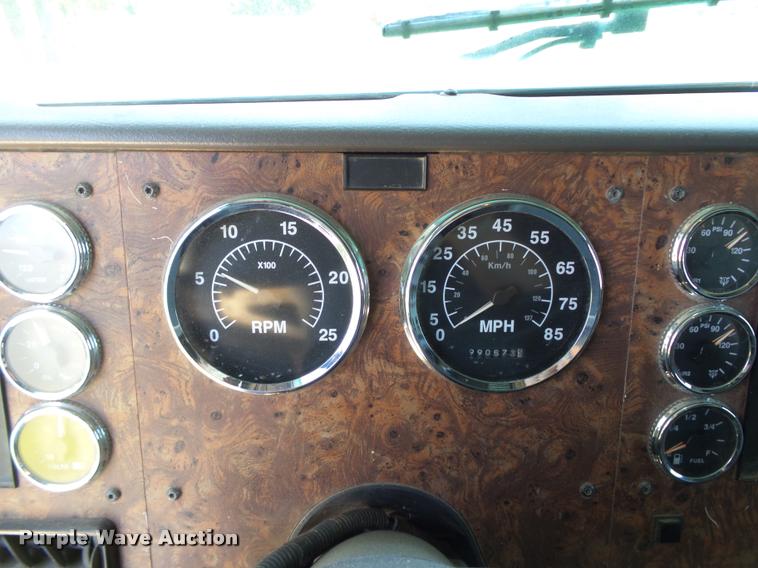 image for item DB4008 1997 International 9400 semi truck