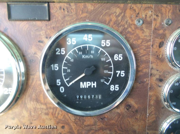 image for item DB4008 1997 International 9400 semi truck