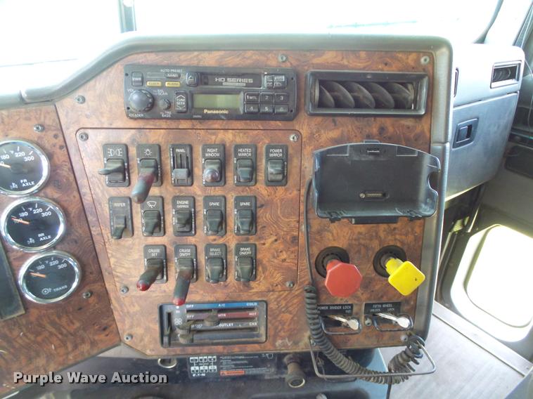 image for item DB4008 1997 International 9400 semi truck