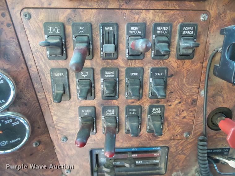 image for item DB4008 1997 International 9400 semi truck