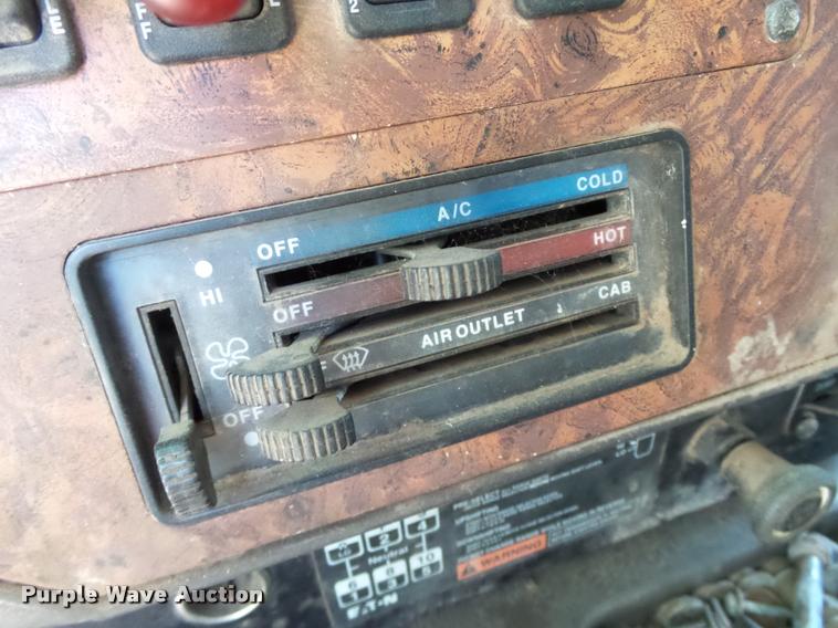 image for item DB4008 1997 International 9400 semi truck