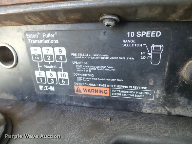 image for item DB4008 1997 International 9400 semi truck