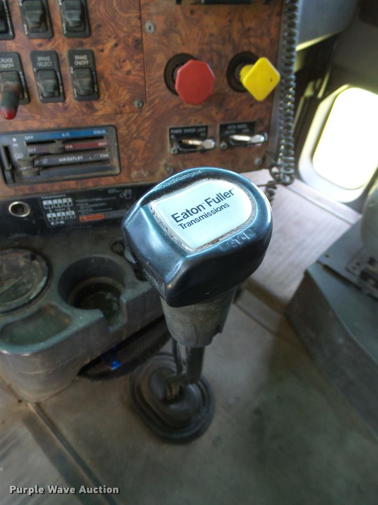 image for item DB4008 1997 International 9400 semi truck