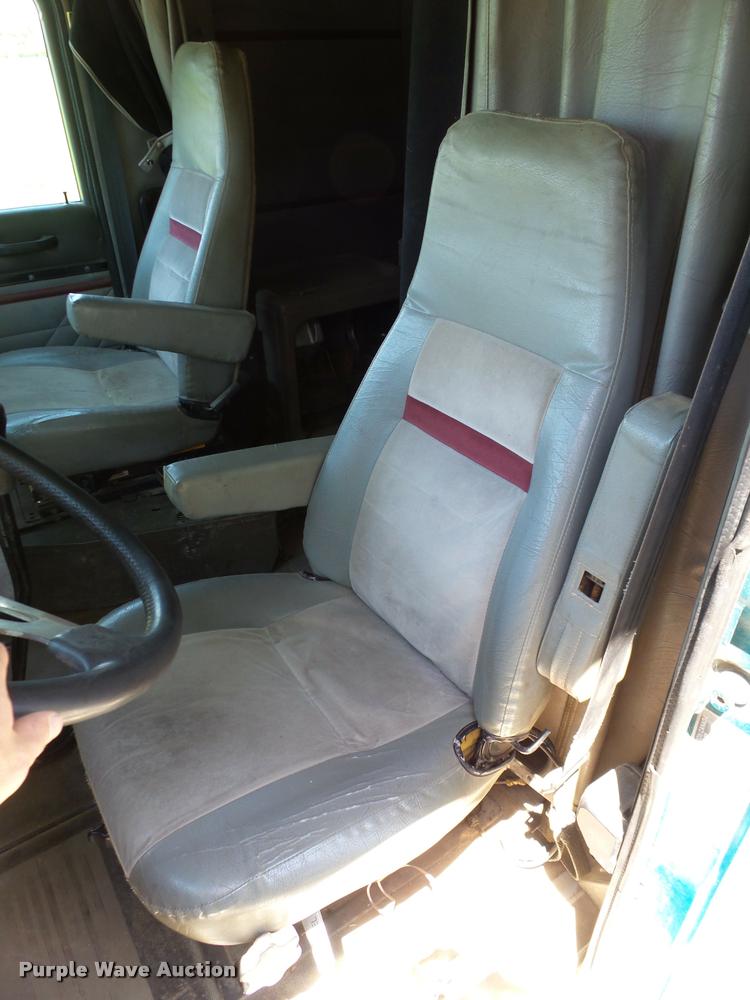 image for item DB4008 1997 International 9400 semi truck