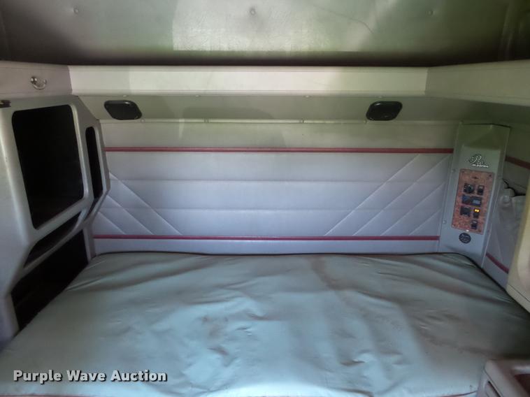 image for item DB4008 1997 International 9400 semi truck