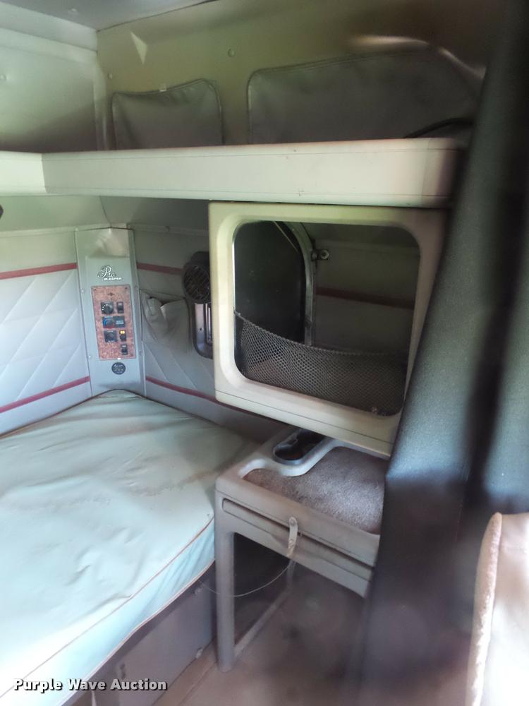 image for item DB4008 1997 International 9400 semi truck