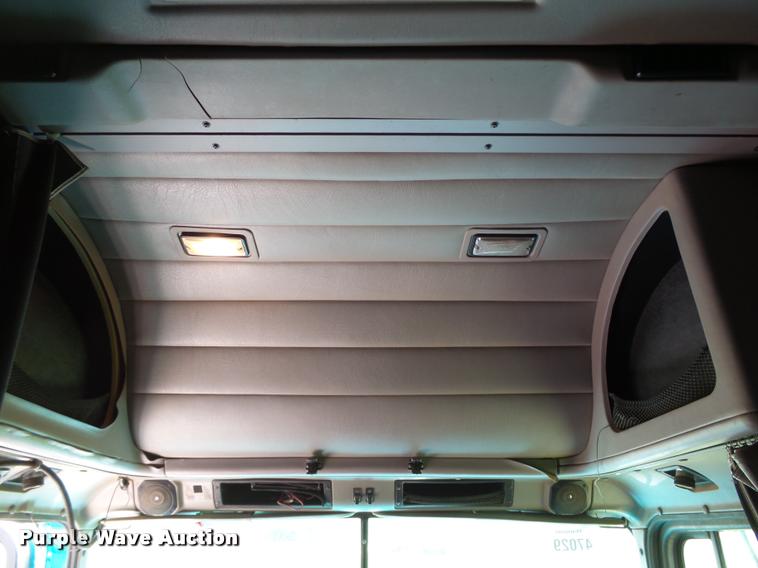 image for item DB4008 1997 International 9400 semi truck