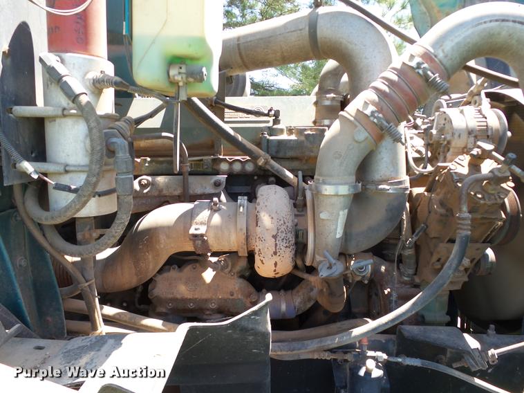 image for item DB4008 1997 International 9400 semi truck