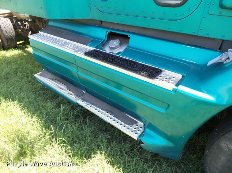 image for item DB4008 1997 International 9400 semi truck