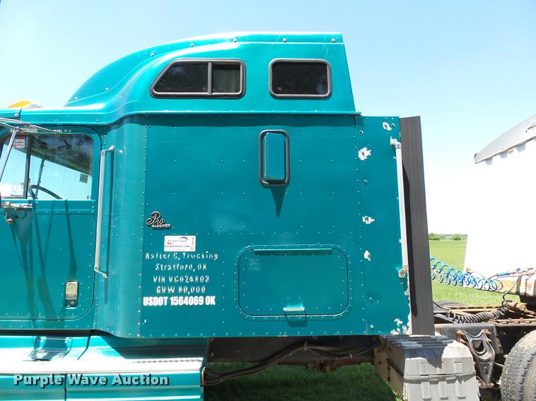 image for item DB4008 1997 International 9400 semi truck