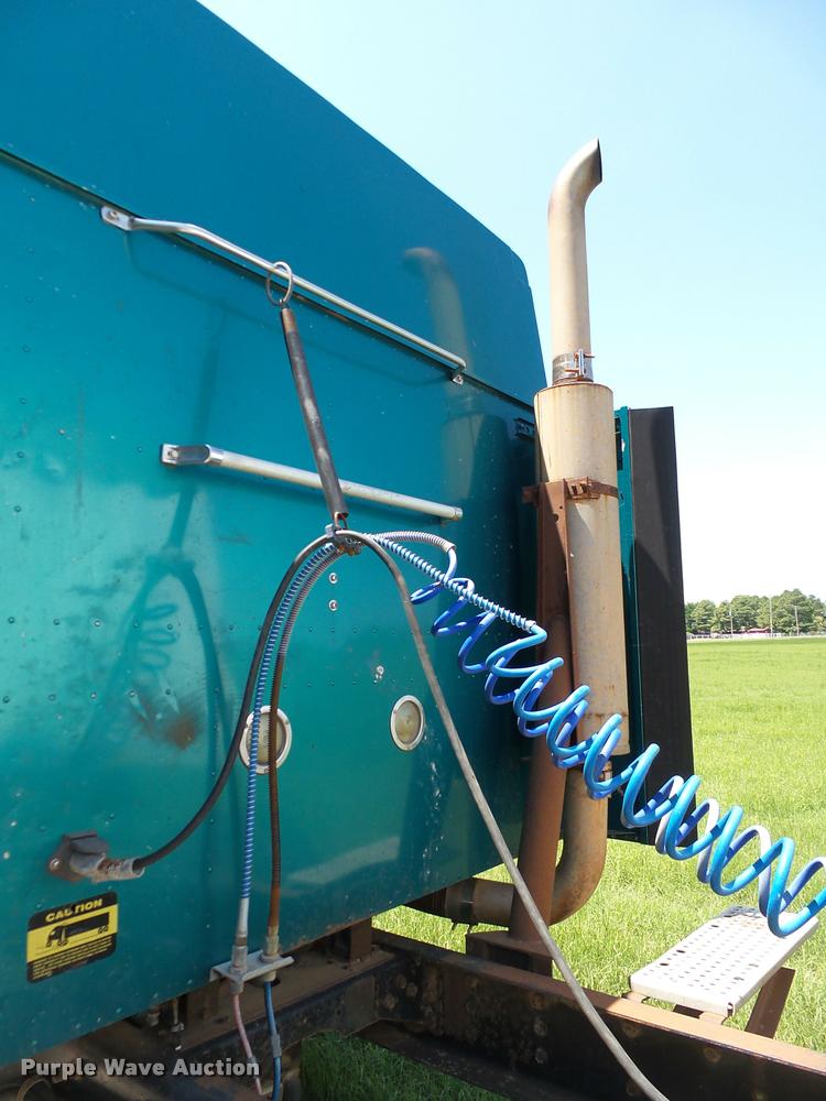 image for item DB4008 1997 International 9400 semi truck