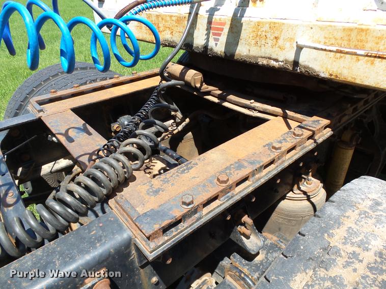 image for item DB4008 1997 International 9400 semi truck