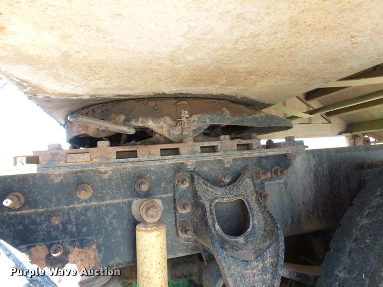 image for item DB4008 1997 International 9400 semi truck