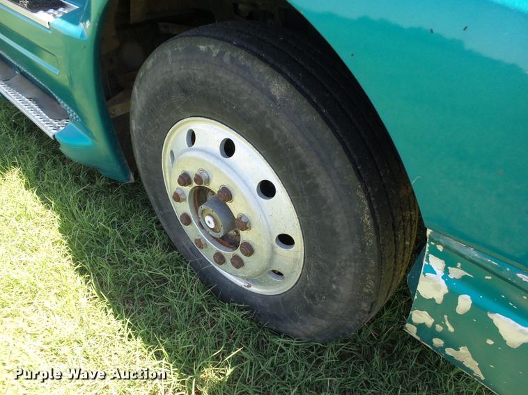 image for item DB4008 1997 International 9400 semi truck