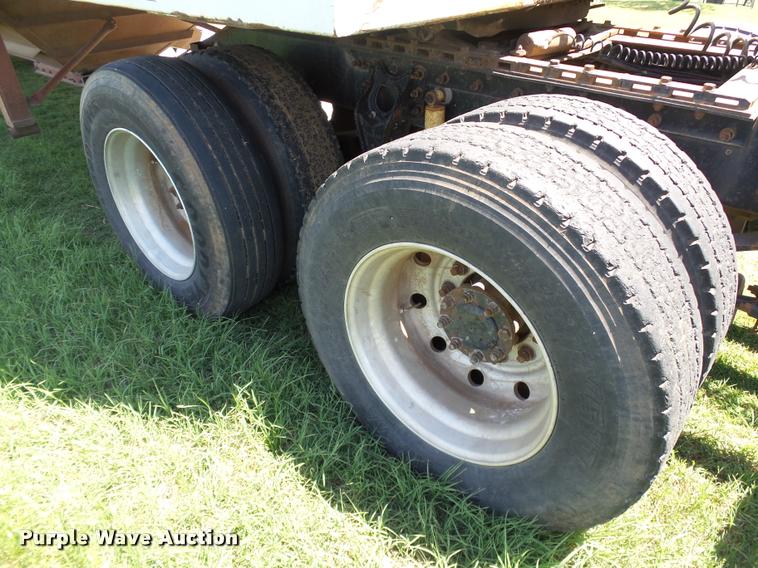 image for item DB4008 1997 International 9400 semi truck