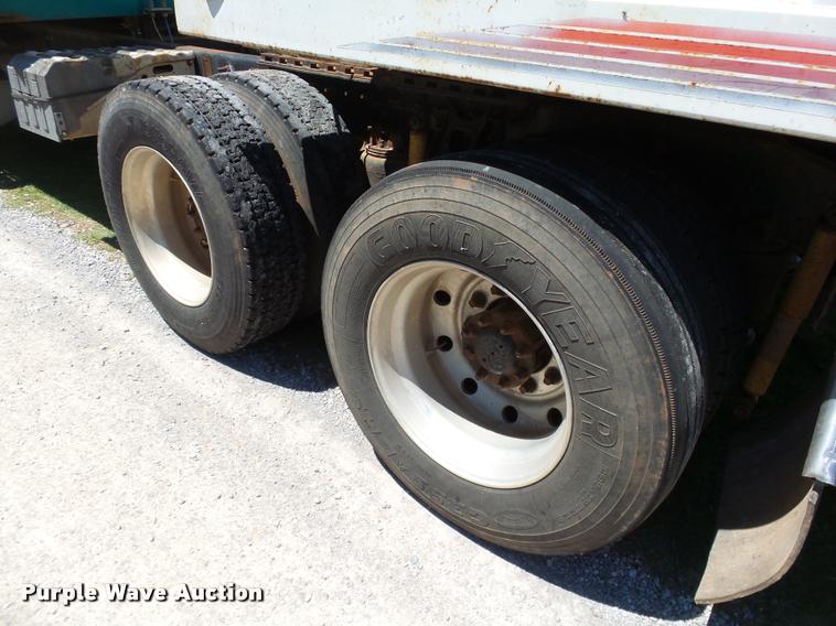 image for item DB4008 1997 International 9400 semi truck