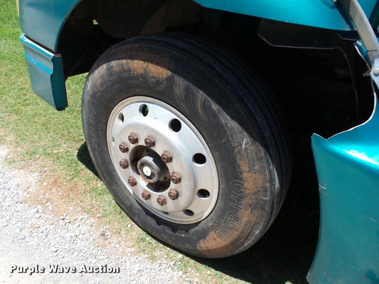 image for item DB4008 1997 International 9400 semi truck