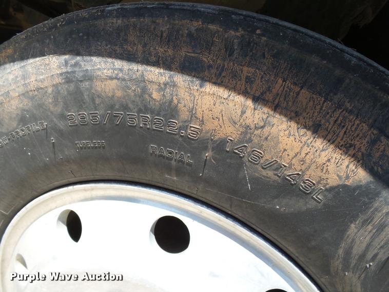 image for item DB4008 1997 International 9400 semi truck