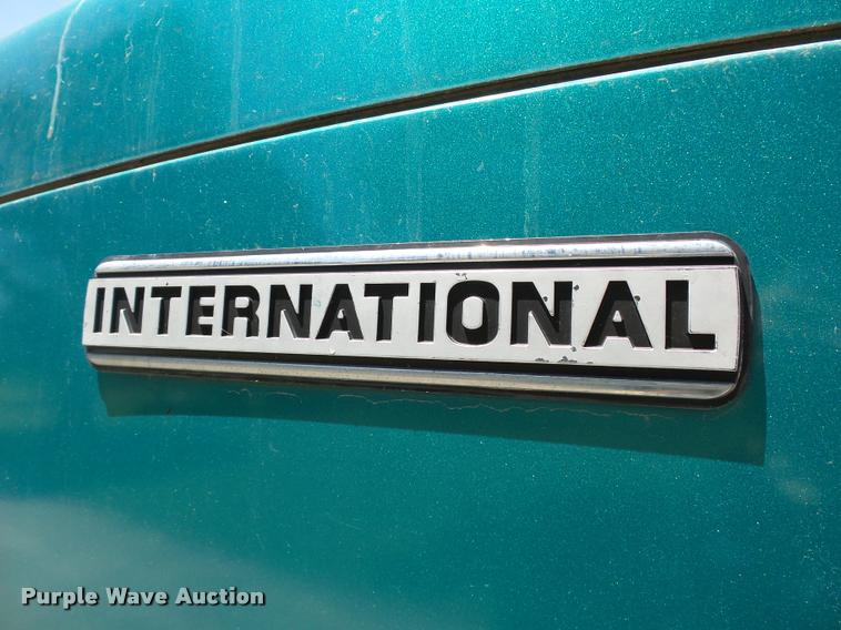 image for item DB4008 1997 International 9400 semi truck