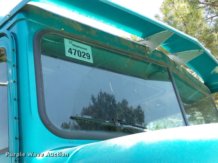 image for item DB4008 1997 International 9400 semi truck