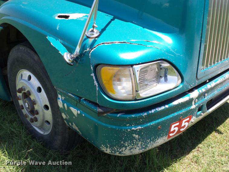 image for item DB4008 1997 International 9400 semi truck