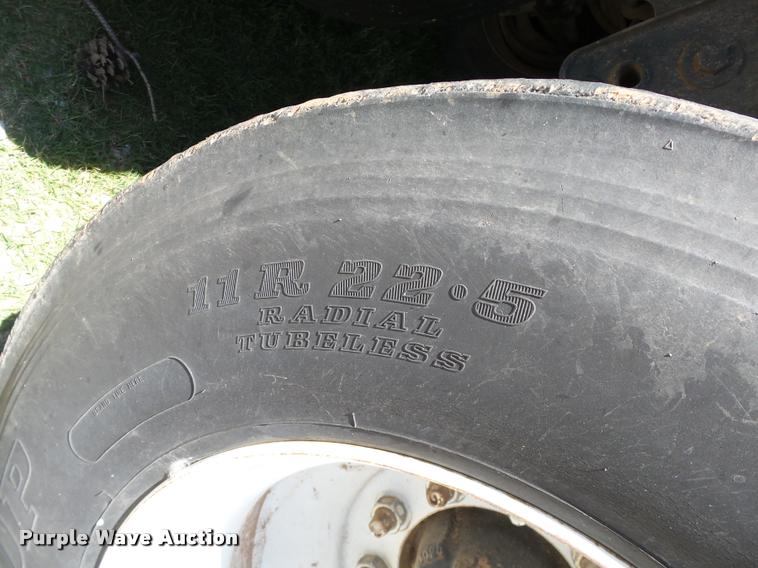 image for item DB4009 1992 Jet double hopper grain trailer