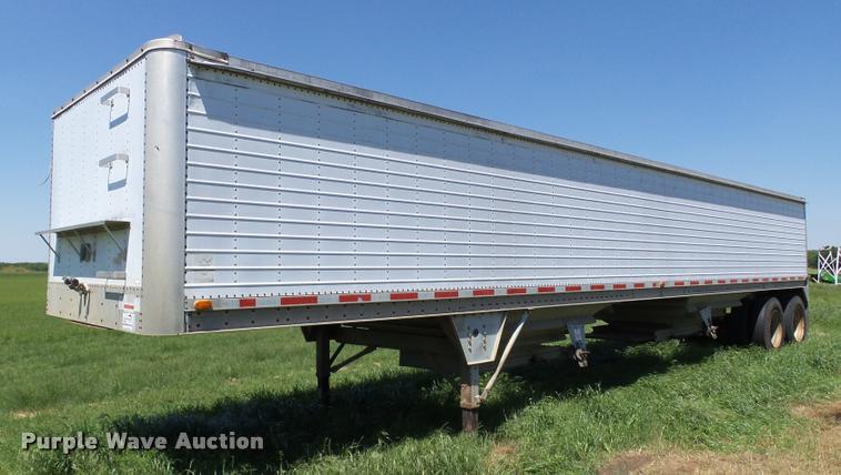 image for item DB4010 1987 Wilson DWH-100 Pace Setter double hopper grain trailer