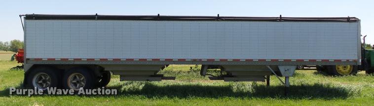 image for item DB4010 1987 Wilson DWH-100 Pace Setter double hopper grain trailer