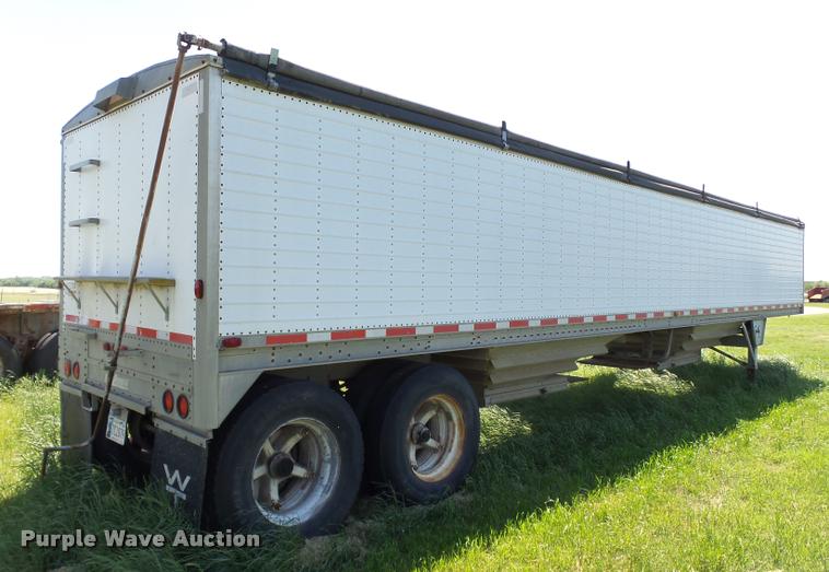 image for item DB4010 1987 Wilson DWH-100 Pace Setter double hopper grain trailer