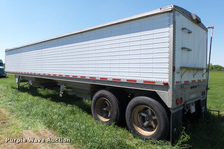 image for item DB4010 1987 Wilson DWH-100 Pace Setter double hopper grain trailer