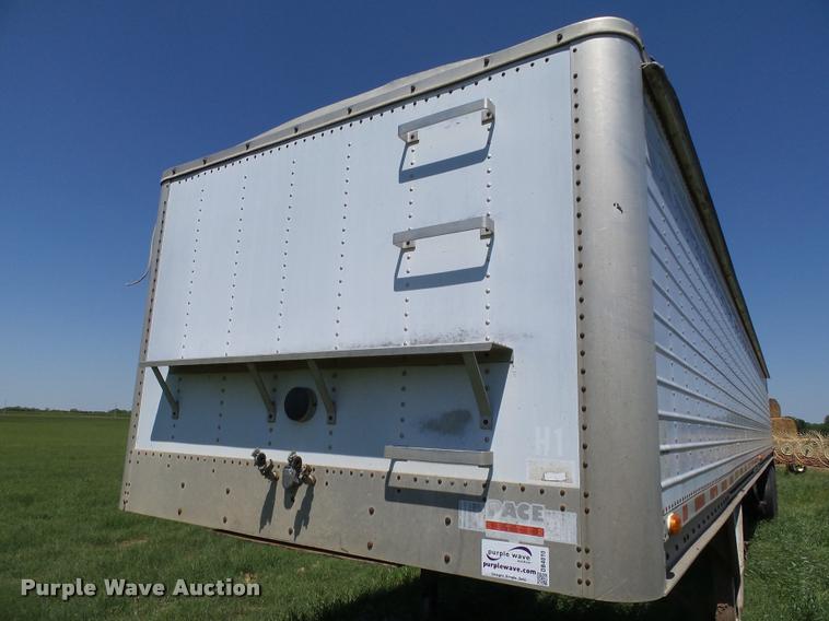 image for item DB4010 1987 Wilson DWH-100 Pace Setter double hopper grain trailer
