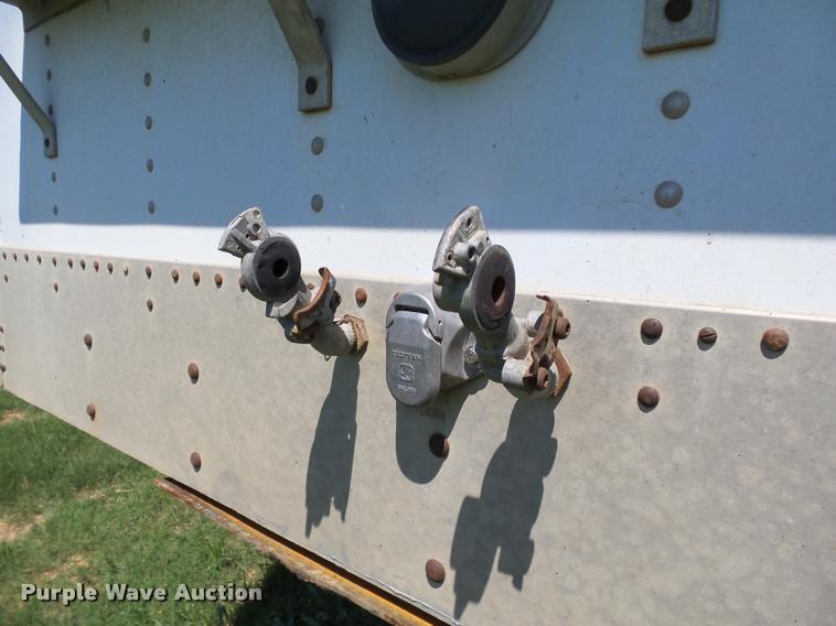 image for item DB4010 1987 Wilson DWH-100 Pace Setter double hopper grain trailer