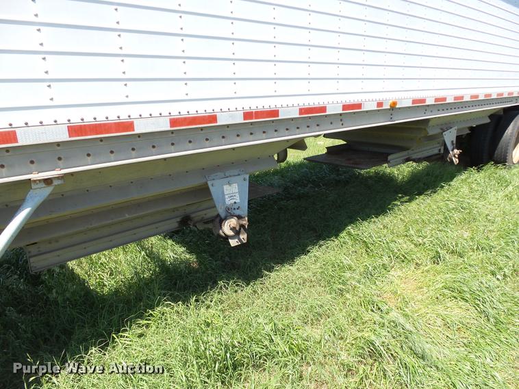image for item DB4010 1987 Wilson DWH-100 Pace Setter double hopper grain trailer