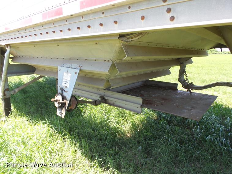 image for item DB4010 1987 Wilson DWH-100 Pace Setter double hopper grain trailer