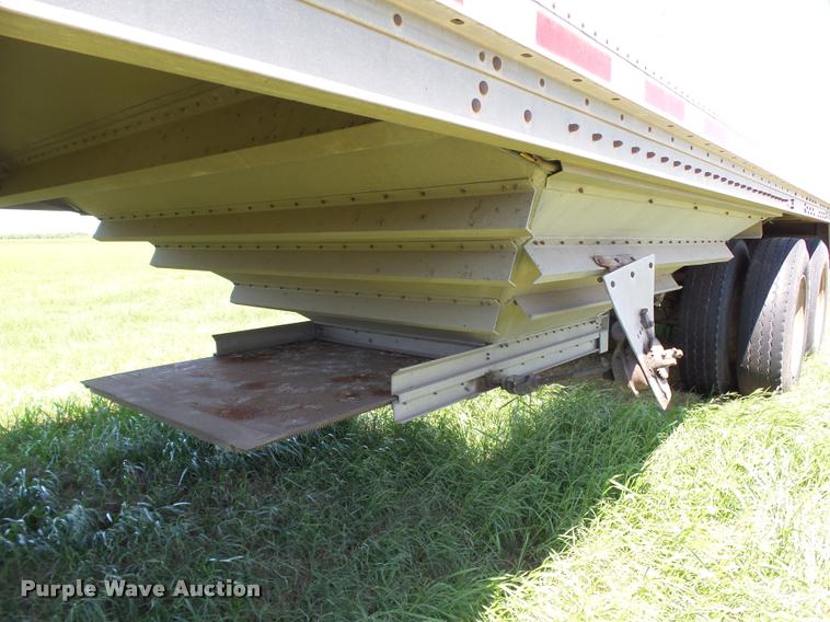 image for item DB4010 1987 Wilson DWH-100 Pace Setter double hopper grain trailer